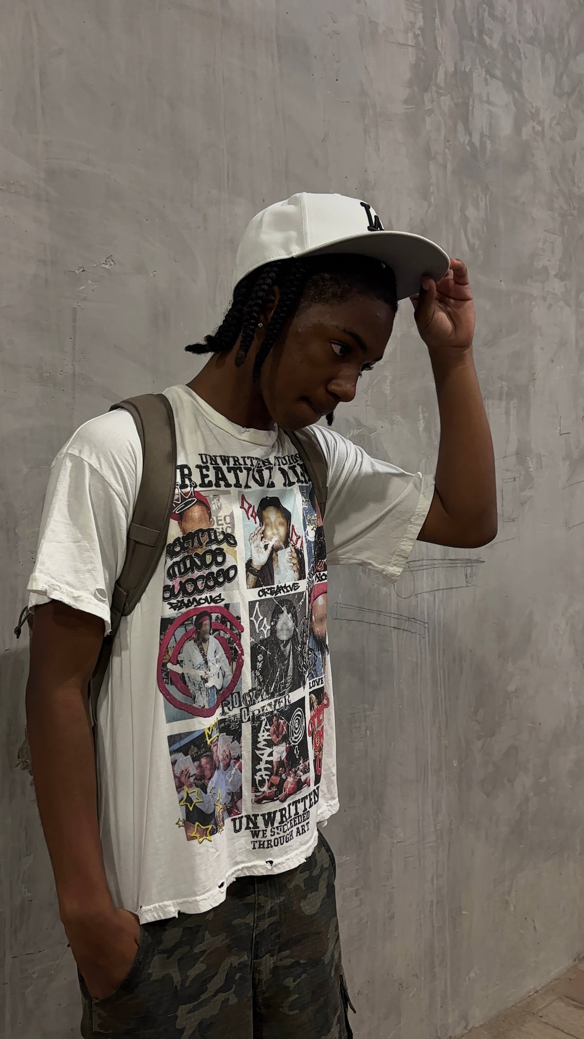 lost in art tee”